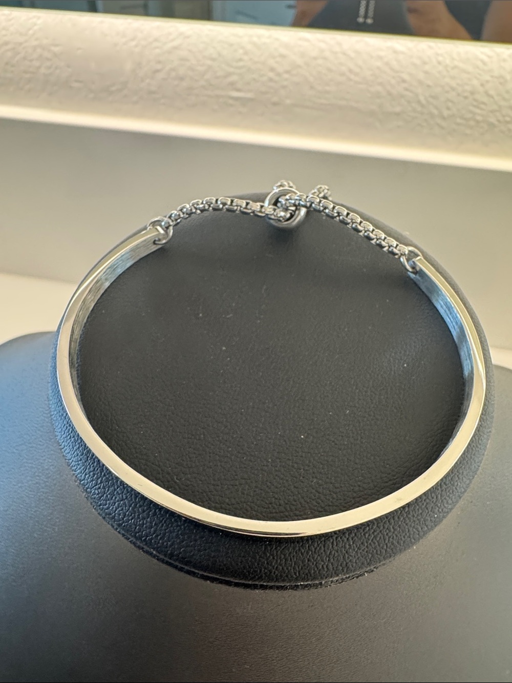 Source Unknown Polished Silver Tone Hinged Bangle with Safety Chain